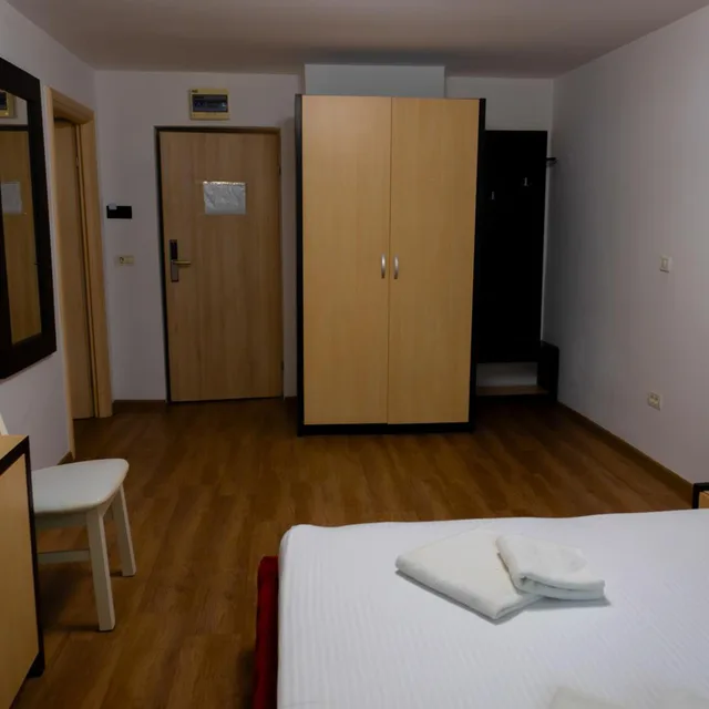 غرفة عائلية بسرير مزدوج في الطابق الأرضي، Hotel Siret 6/10