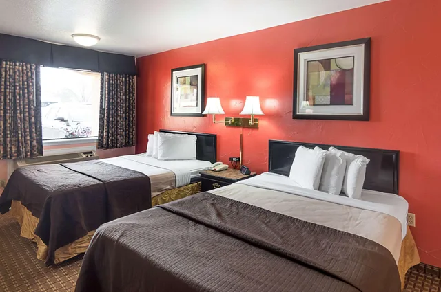 Room, 2 Queen Beds, Smoking, Econo Lodge Dalhart Hwy 54 - Hwy 287 2/3