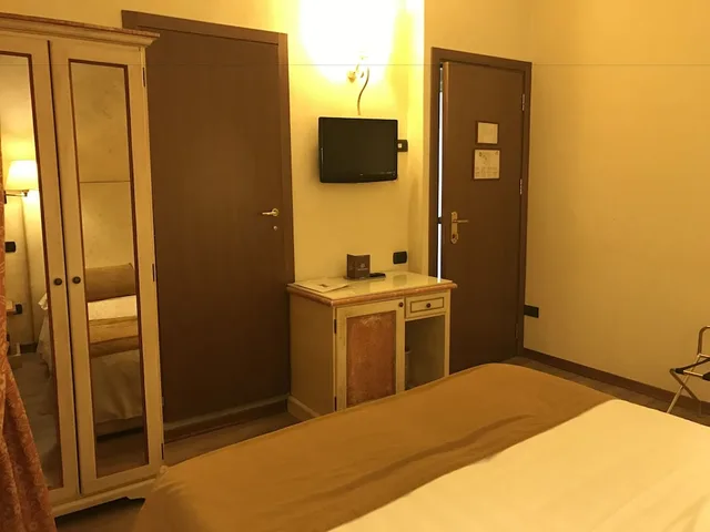 Standard, Queen and Twin Beds, Hotel Gattapone 7/9