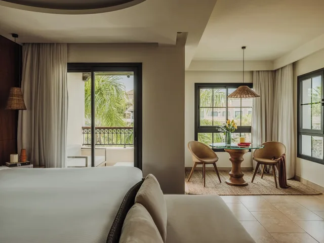 2 Bedrooms, Red Level, Master, Suite, King and Twin Beds, Resort View، Gran Melia Palacio de Isora 1/10