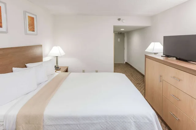 غرفة بسرير كوين، Days Inn By Wyndham Biloxi Beach 2/2