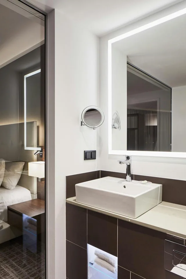 غرفة قياسية بسرير كينج بإطلالة على البحيرة، Courtyard Wolfsburg 7/10