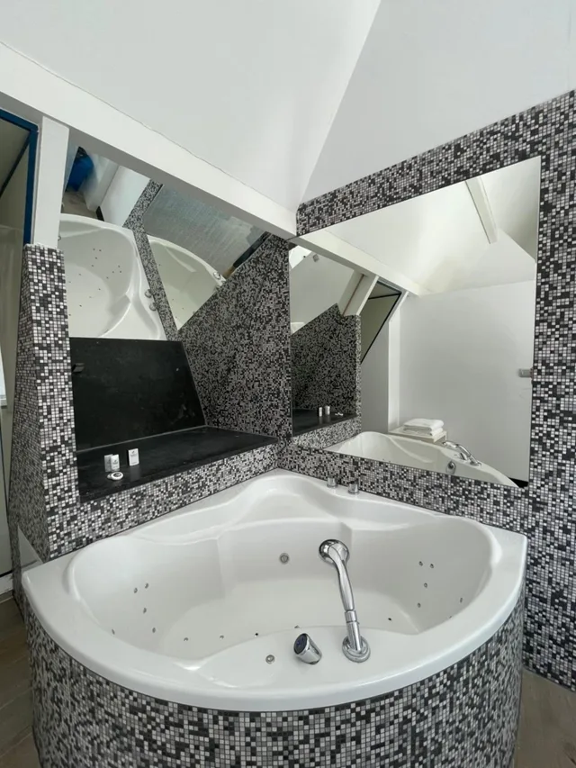 Deluxe, Suite, Jetted Tub, Hotel Dream 2/2