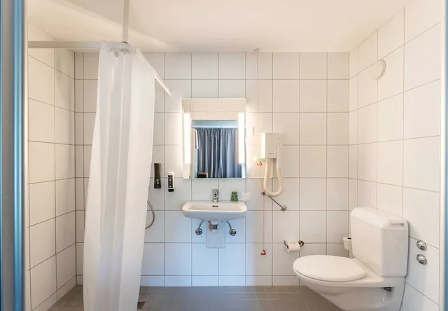 Room, Double Bed, B&B Hotel Rothrist Olten 5/6