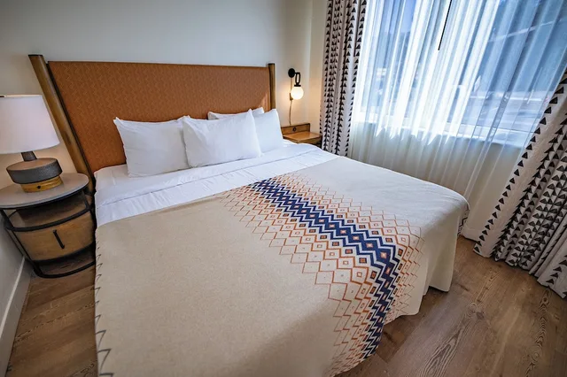 شقة سكنية بسرير كينج وسرير بطابقين بغرفتي نوم مع أريكة، Outbound Mammoth 1/2
