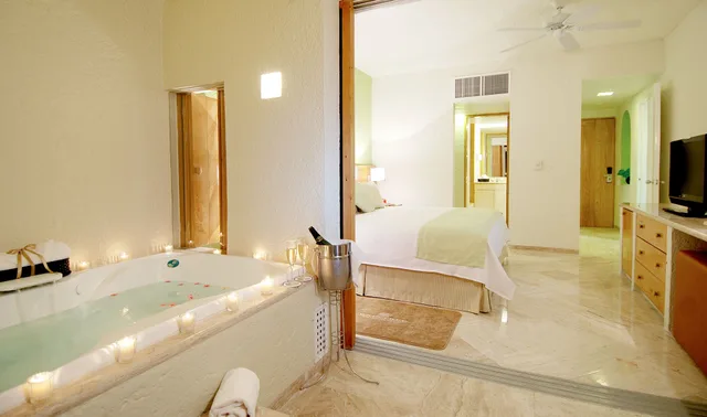 جناح غراند بسريرين كينج مع أريكة، Club Regina Cancun managed by Accor 7/9