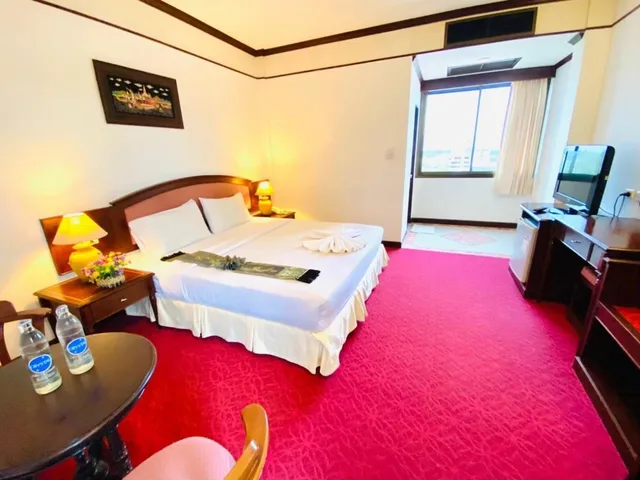 غرفة سوبيريور بسرير مزدوج وسريرين منفصلين، Crystal Hotel 4/4