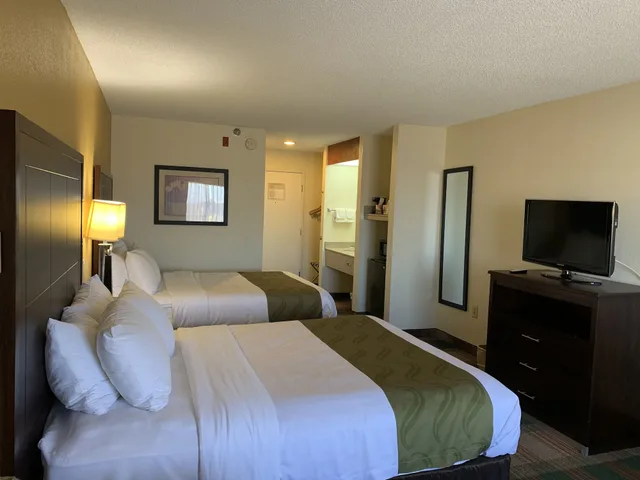 غرفة قياسية بسريرين كوين للمدخنين، Quality Inn Montgomery South 1/3