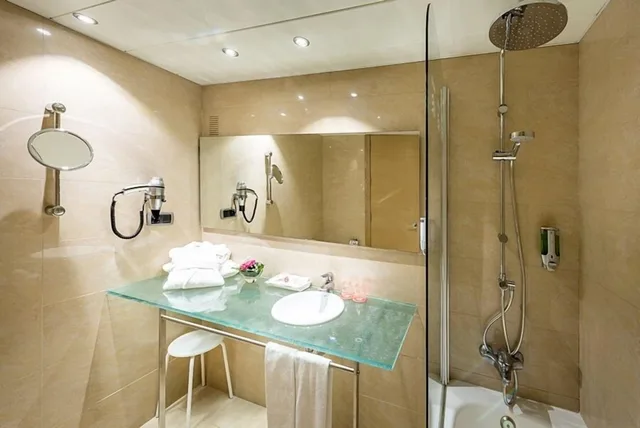 غرفة رباعية بسرير كوين مع أريكة، Civis Luz Castellon (ex Sercotel) 5/5