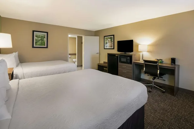 غرفة بسريرين كوين لذوي الإعاقة، Best Western Milton Inn 1/4