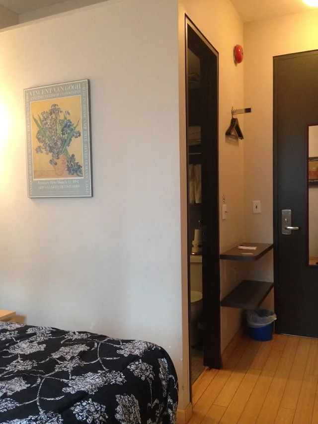 غرفة قياسية بسرير مزدوج بحمام خاص، The Rex Hotel 2/5