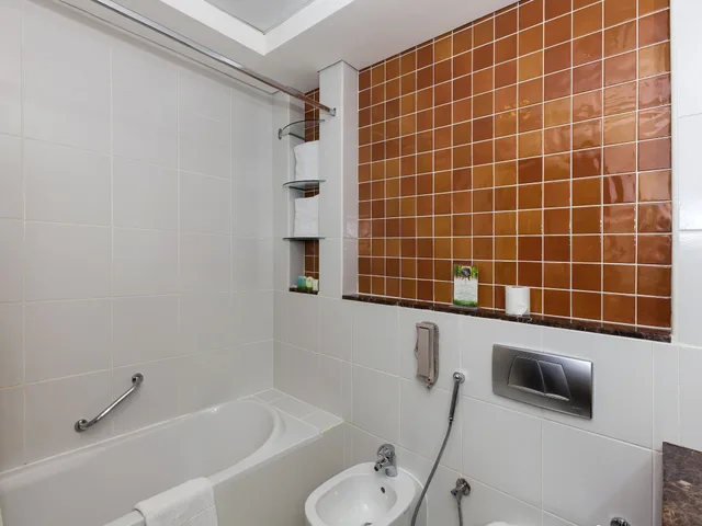 2 Bedrooms, Executive, Apartment, King Bed, 3 Beds, with Child Extra Bed، Flora Creek Deluxe Hotel Apartments 7/7