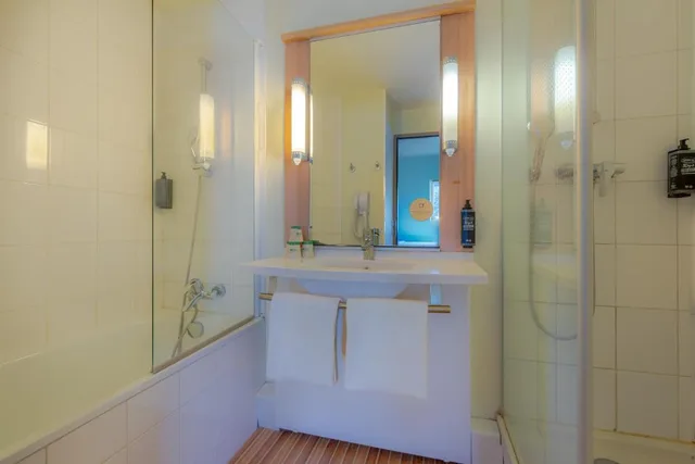 غرفة رباعية، B&B Hotel Chartres Centre Cathedrale 4/4