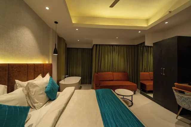 غرفة تنفيذية بسرير كينج، SKI Hotels And Resorts 4/9