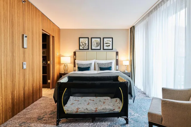جناح بسرير كوين بشرفة مع أريكة، Hotel Ko59 Dusseldorf - Member of Hommage Luxury Hotels Collection 2/4