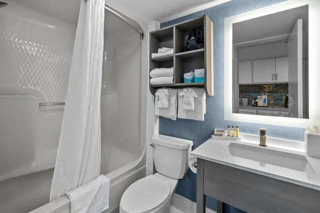 Efficiency, Pinnacle, Deluxe, King Bed, Ocean Front، Compass Cove Resort 6/6