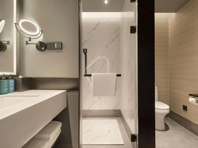 غرفة تنفيذية بسريرين منفصلين وسريرين مزدوجين مع أريكة، Novotel Yinchuan Lanxigu 4/5