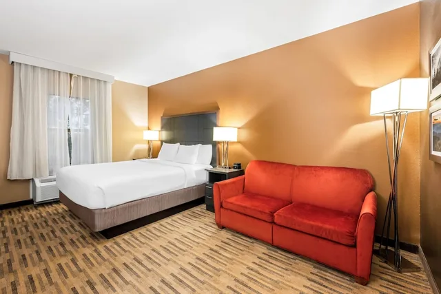 غرفة بسرير كينج، La Quinta Inn & Suites by Wyndham Boone University 3/8