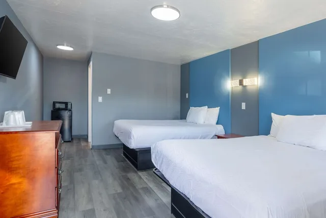 غرفة بسريرين كوين، Knights Inn North Attleboro 1/3