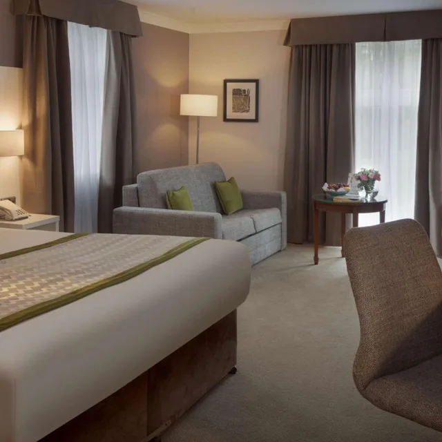 غرفة سوبيريور بسرير كينج مع أريكة، Albrighton Hall and Spa, a member of Radisson Individuals 6/7
