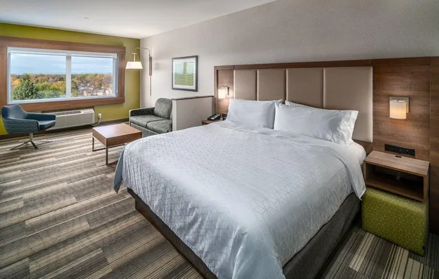 غرفة بسرير كينج، Holiday Inn Express And Suites Brandon 2/10