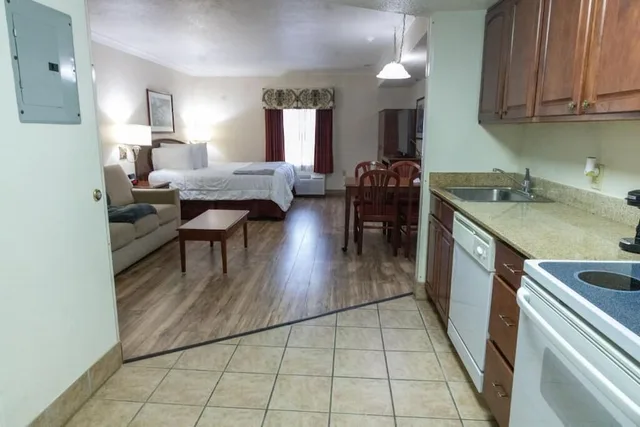استوديو أساسي بسرير كينج بمطبخ صغير، Best Western Plus Atlantic City West Extended Stay And Suites 4/10