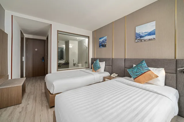غرفة سوبيريور بسريرين منفصلين بإطلالة على المدينة، Sochi Hotel 1/7
