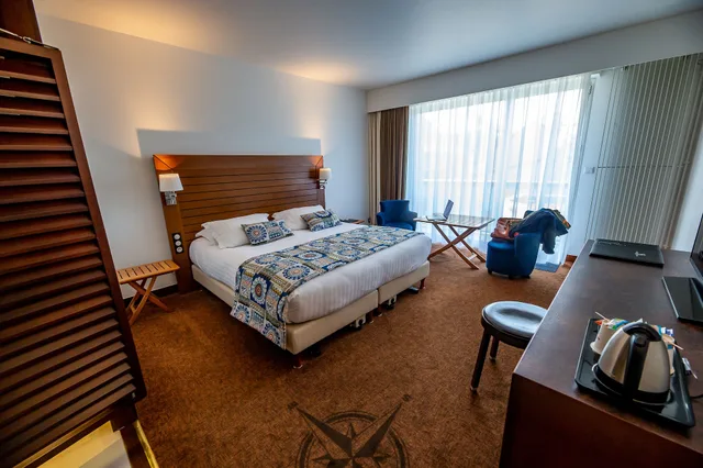Standard, Queen Bed, Courtyard Area، HOTEL LE GRAND PAVOIS 4/8