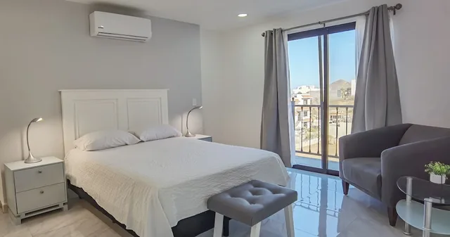شقة ديلوكس بسرير كينج وسرير كوين بإطلالة على المدينة بشرفة مع أريكة، Collection O Morgan City Center, Los Cabos 4/5