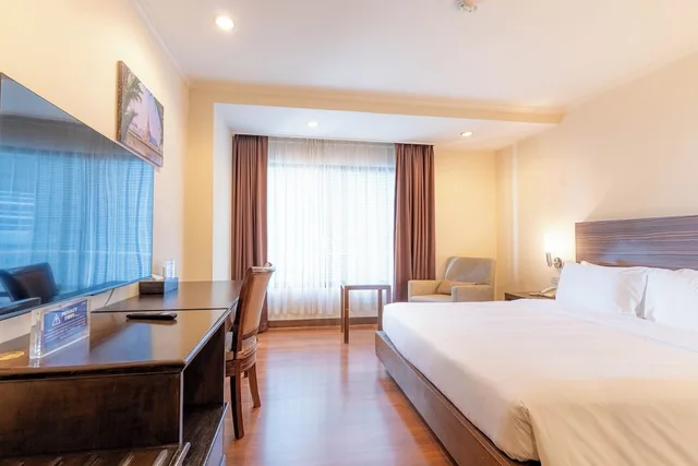 غرفة سوبيريور بسرير مزدوج، St James Hotel 3/6