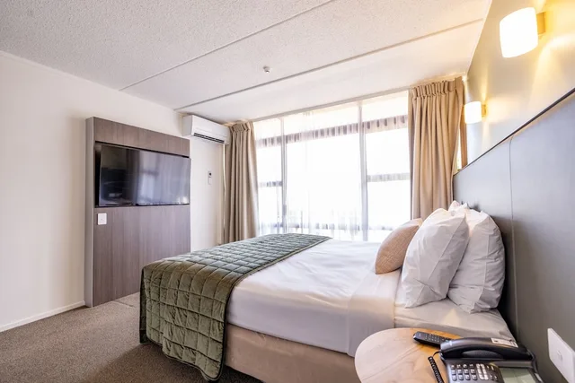 غرفة سوبيريور بسرير كينج بشرفة بمنطقة جلوس، Rose Park Hotel Auckland 3/5