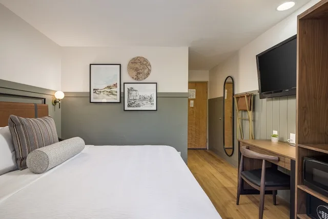 غرفة مريحة بسرير كينج، RIVER CANYON LODGE 2/3