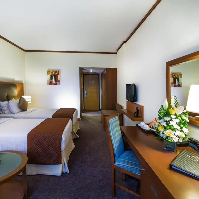 غرفة عائلية بسرير فردي، Landmark Summit Hotel 1/5