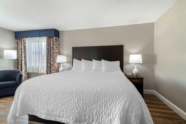 غرفة بسرير كينج، Black Bear Inn, an Ascend Collection Hotel 5/7