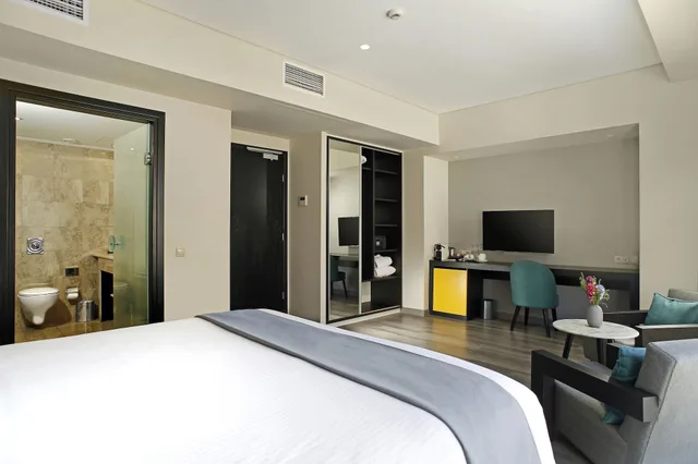جناح جونيور بسرير كوين بشرفة، Lozenge Hotel 3/5