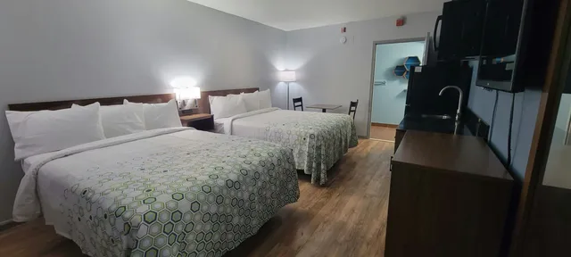 استوديو بسريرين كوين لذوي الإعاقة، HomeTowne Studios Egg Harbor-Atlantic City Airport 3/4