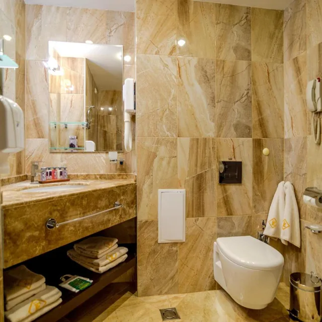 غرفة تنفيذية تنفيذية بشرفة مع دخول الصالة، International Hotel Casino Tower Suites 5/6