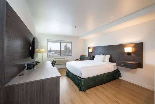 غرفة بسرير كينج، Baymont By Wyndham Bellingham 2/8