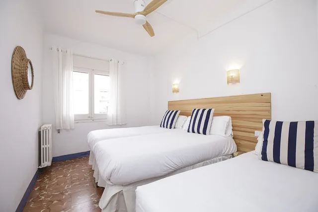 Room, Triple, 3 Beds, Hostal Mas 2/7