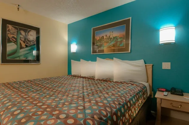 غرفة ديلوكس بسرير كينج، Vagabond Inn Bakersfield South 6/10