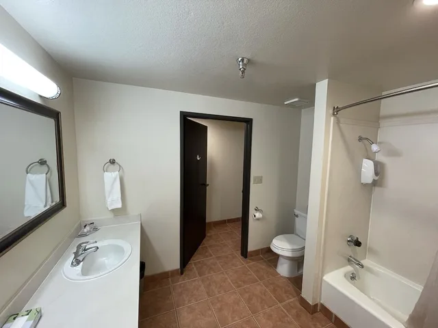 غرفة قياسية بسريرين كوين، Oakridge Inn 2/2