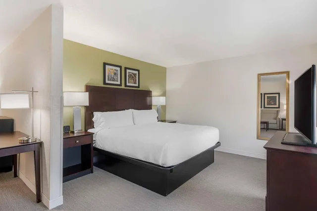 Suite, King Bed, Sofa, Best Western Celina 2/4