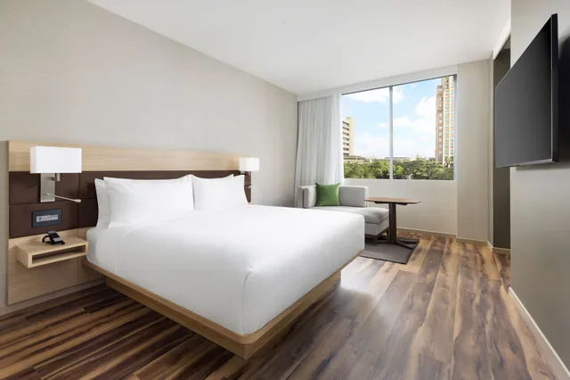 غرفة بسرير كينج بإطلالة على المدينة لذوي الإعاقة، AC Hotel by Marriott Honolulu 1/10