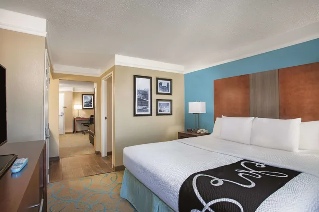 غرفة ديلوكس بسرير كينج، La Quinta Inn & Suites by Wyndham Elizabethtown 1/1