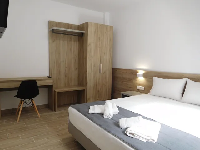 جناح عائلي بسريرين كوين بغرفتي نوم مع أريكة، Hotel Vozina 6/10