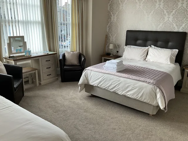جناح بسرير كينج وسرير فردي، Glenora Guest House 2/6