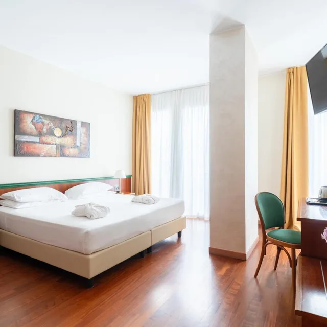 Room, King Bed, Hotel Raffaello 1/5