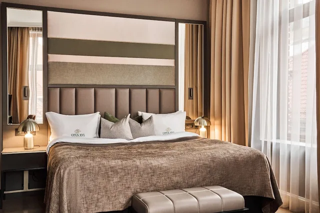Superior, King Bed, City View, OPUS XVI 2/4