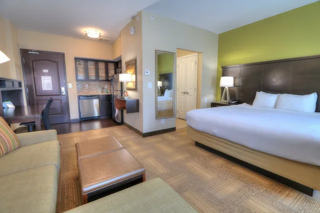 جناح استوديو بسرير كينج بمطبخ، Staybridge Suites Knoxville-West 1/1