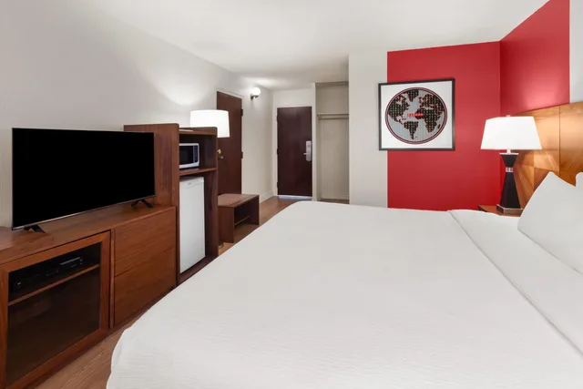 غرفة بسرير كينج، Ramada by Wyndham Arnprior 4/6